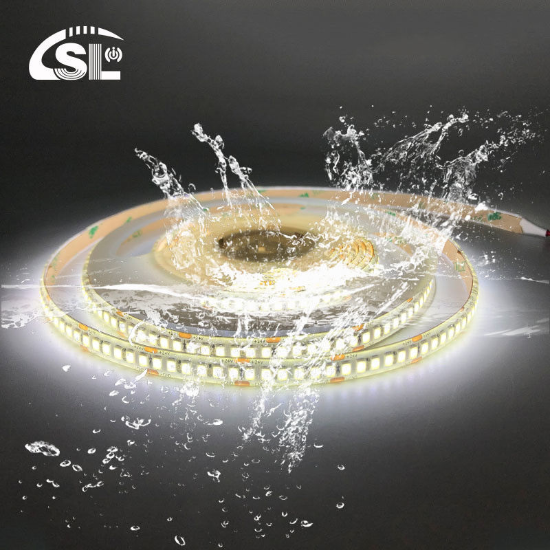 방수 IP65 2835 LED 스트립 3000K 4500K 6500K 빛 115lm/w 작업 시간 50000 시간